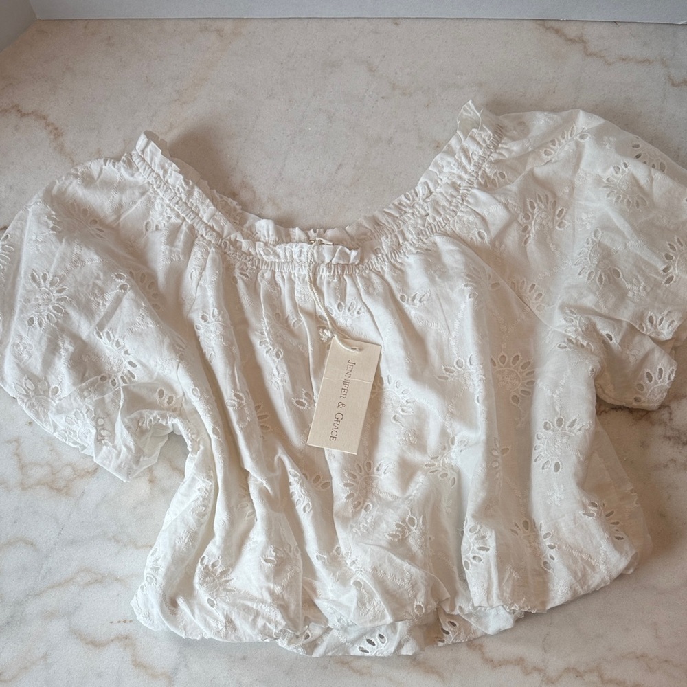 🤍 NWT JENNIFER AND GRACE WHITE EYELET OFF THE SHOULDER TOP! 🤍🤍